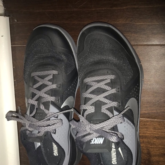 Nike Flywire tennis shoes - Picture 2 of 6